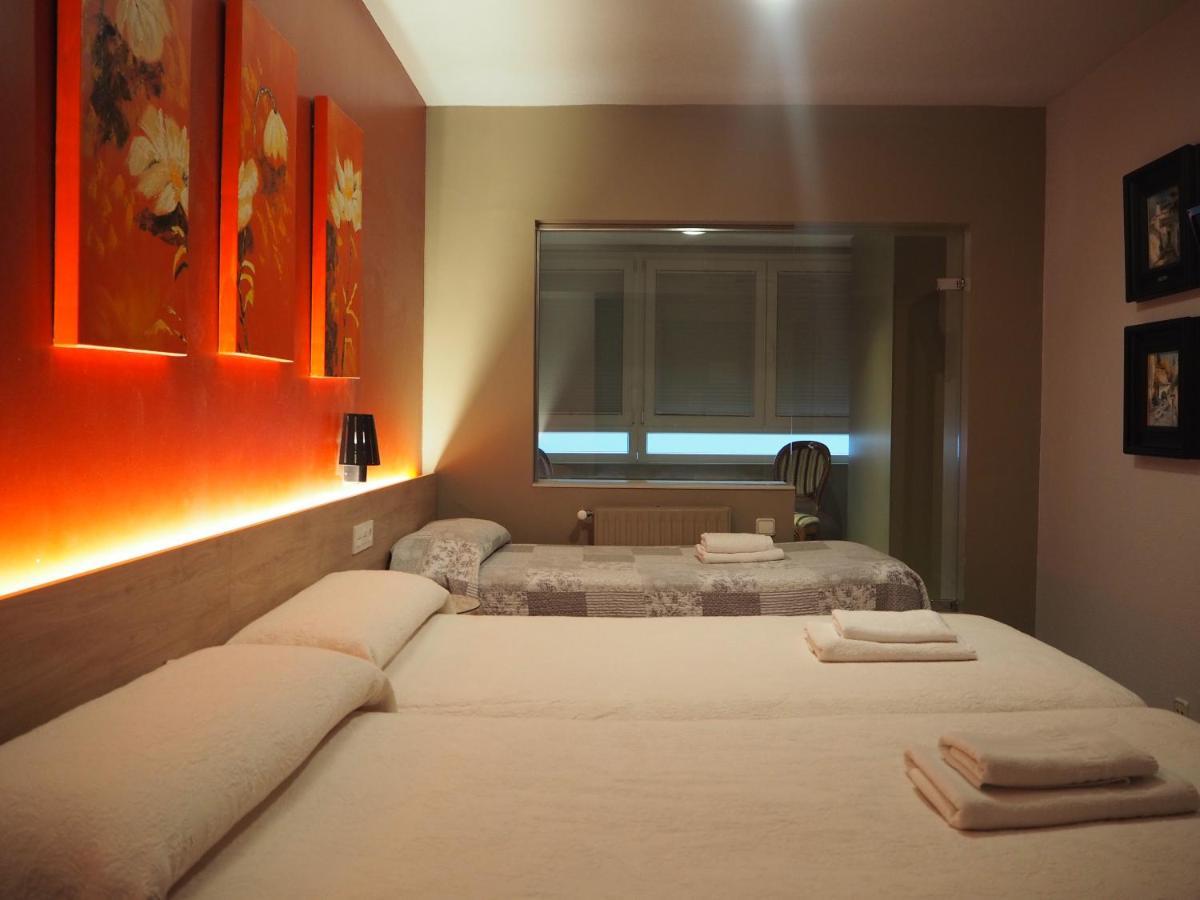Hostal Acella Pamplona Exterior photo A room at a love hotel in Tokyo