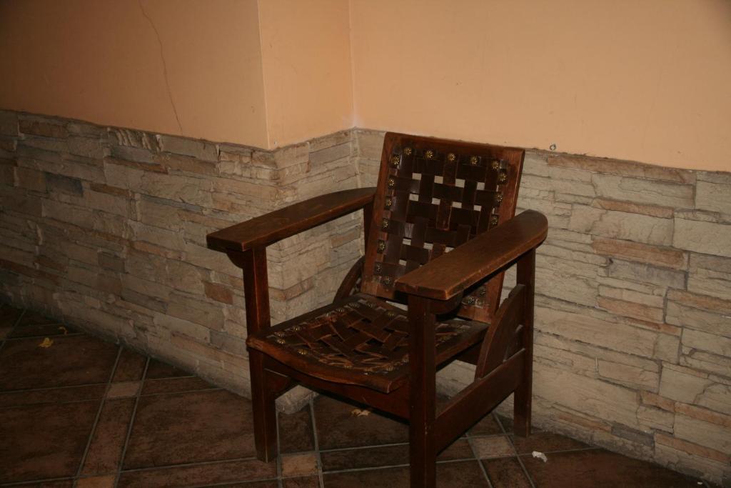 Hostal Acella Pamplona Exterior photo The chair used by the victims