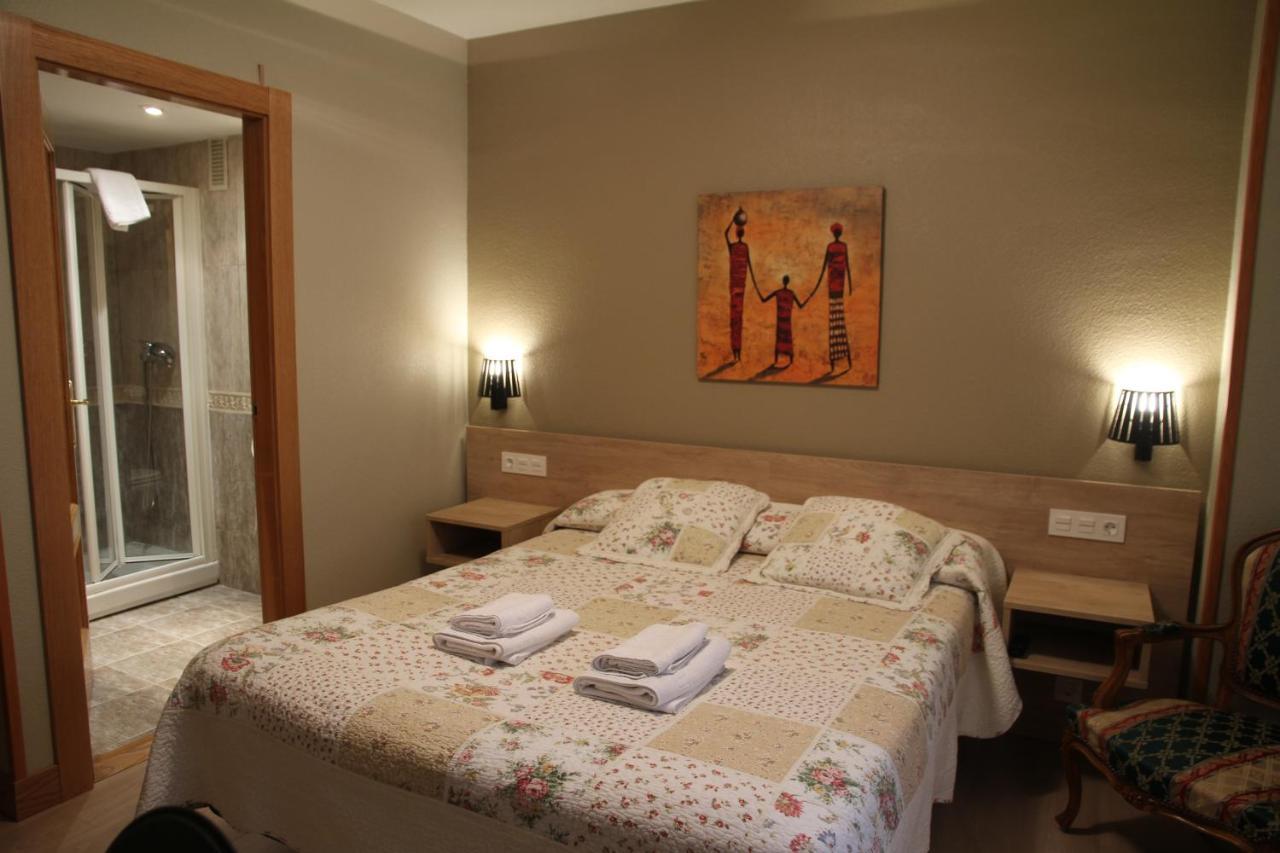 Hostal Acella Pamplona Exterior photo